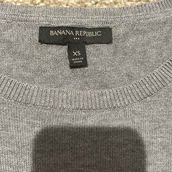 Super cute gray sweater - Picture 3 of 3